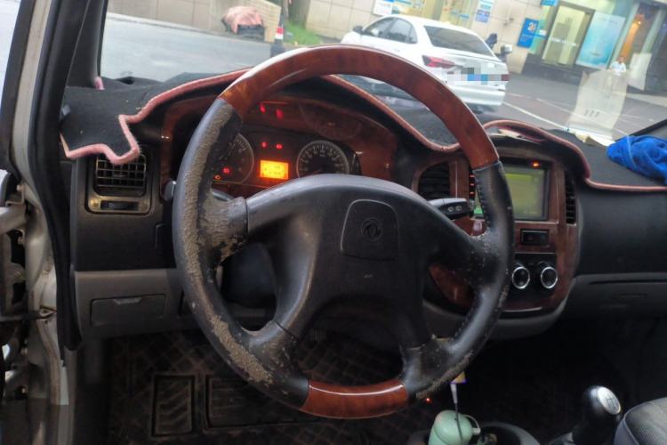 Used FORTHING Lingzhi 2013 M3 1.6L 7-Seater Comfort Model Steering Wheel