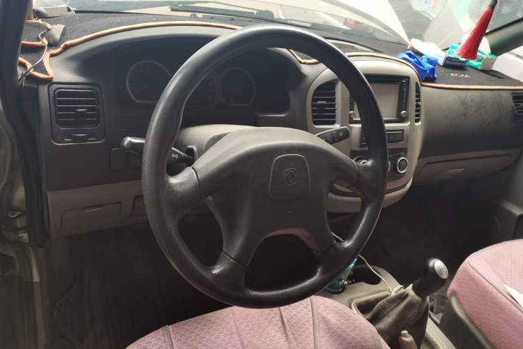 Used FORTHING Lingzhi 2013 M5 Q7 2.0L 7-Seater Long-Wheelbase Comfort Model Steering Wheel