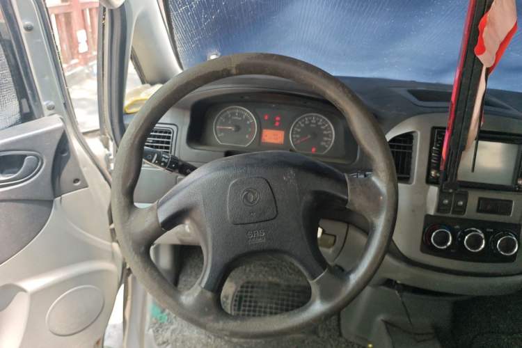 Used FORTHING Lingzhi 2013 M3 1.6L 7-Seater Luxury Model Steering Wheel