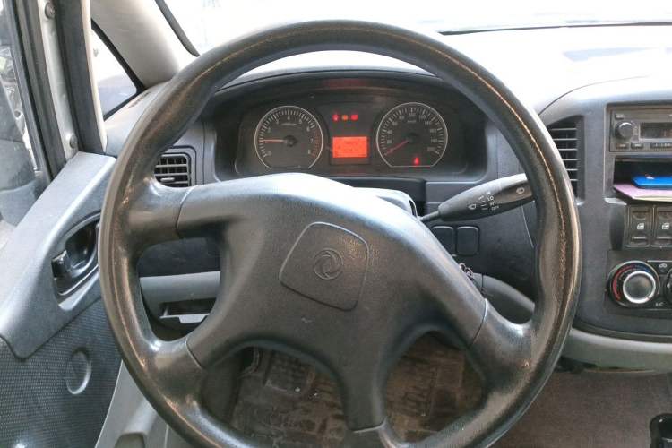 Used FORTHING Lingzhi 2013 V3 1.5L 7-Seater Luxury Model Steering Wheel