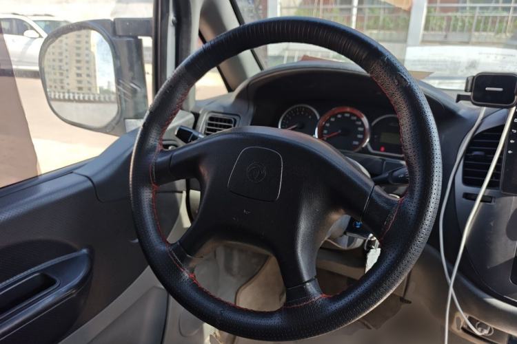 Used FORTHING Lingzhi 2013 M5 Q7 2.0L 7-Seater Long-Wheelbase Comfort Model Steering Wheel