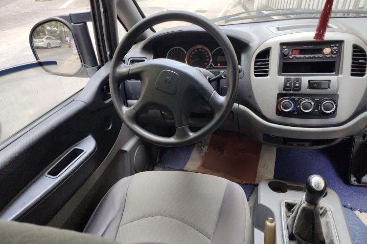 Used FORTHING Lingzhi 2013 M5 Q7 2.0L 9-Seater Long-Wheelbase Comfort Model Steering Wheel