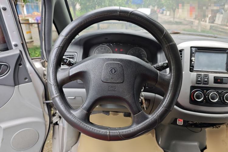 Used FORTHING Lingzhi 2013 M3 1.6L 7-Seater Luxury Model Steering Wheel