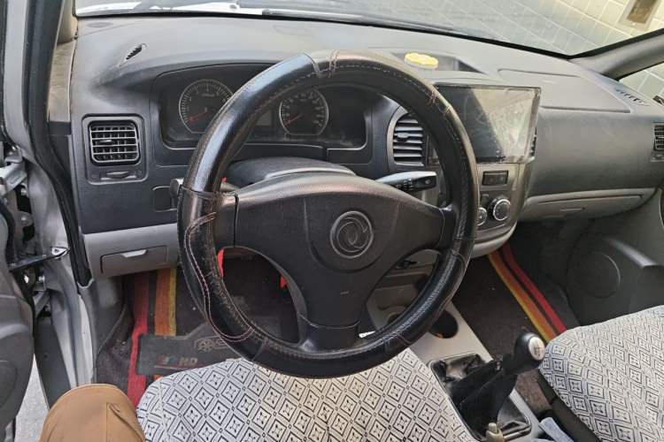 Used FORTHING Lingzhi 2013 V3 1.5L 7-Seater Comfort Model Steering Wheel