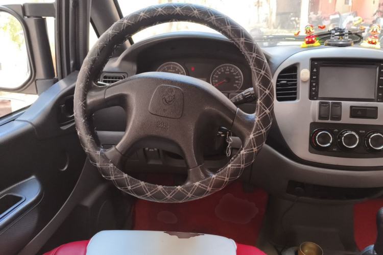 Used FORTHING Lingzhi 2013 M3 1.6L 7-Seater Luxury Model Steering Wheel