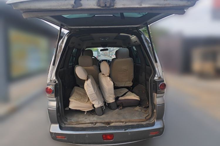 Used FORTHING Lingzhi 2013 M3 1.6L 7-Seater Luxury Model Trunk