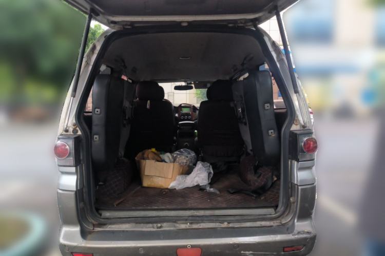 Used FORTHING Lingzhi 2013 M3 1.6L 7-Seater Comfort Model Trunk