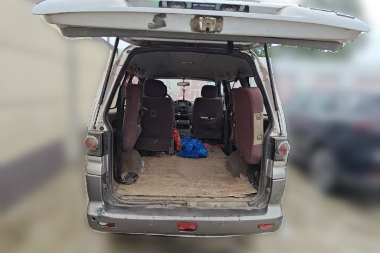 Used FORTHING Lingzhi 2013 M3 1.6L 7-Seater Comfort Model Trunk