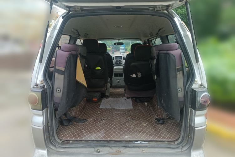 Used FORTHING Lingzhi 2013 M3 1.6L 7-Seater Luxury Model Trunk