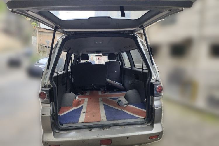 Used FORTHING Lingzhi 2013 M5 Q7 2.0L 9-Seater Long-Wheelbase Comfort Model Trunk