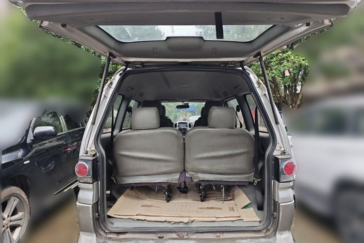 Used FORTHING Lingzhi 2013 M3 1.6L 7-Seater Luxury Model Trunk