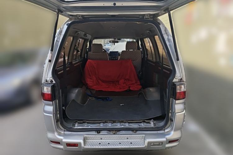 Used FORTHING Lingzhi 2013 V3 1.5L 7-Seater Comfort Model Trunk