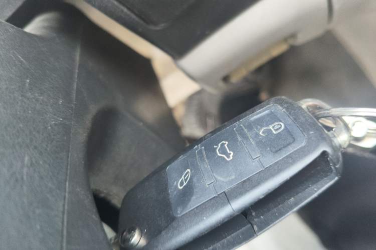 Used FORTHING Lingzhi 2013 V3 1.5L 7-Seater Standard Model II Vehicle Key