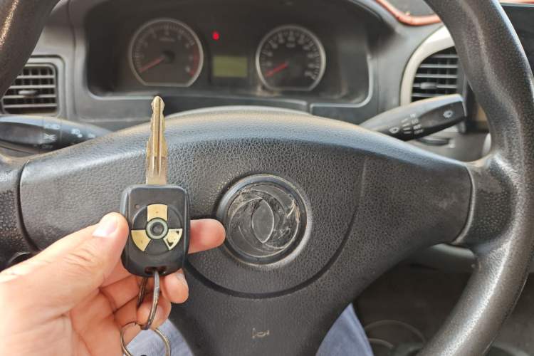 Used FORTHING Lingzhi 2013 M3 1.6L 7-seat Standard Model Vehicle Key