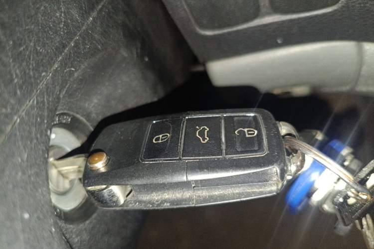 Used FORTHING Lingzhi 2013 V3 1.5L 7-Seater Standard Model II Vehicle Key