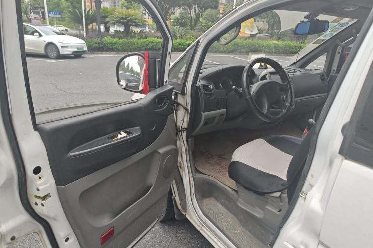 Used FORTHING Lingzhi 2013 M5 Q7 2.0L 7-Seater Long-Wheelbase Comfort Model Driver Seat