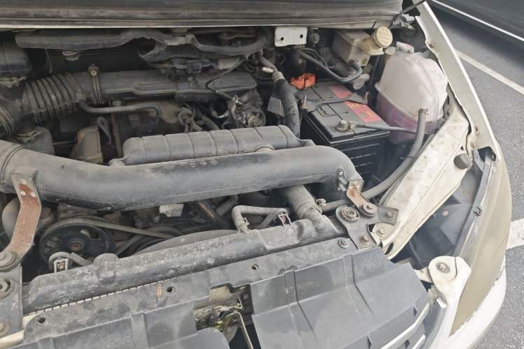 Used FORTHING Lingzhi 2013 M5 Q7 2.0L 7-Seater Long-Wheelbase Comfort Model Engine Bay Left