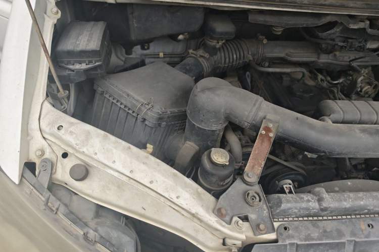 Used FORTHING Lingzhi 2013 M5 Q7 2.0L 7-Seater Long-Wheelbase Comfort Model Engine Bay Right