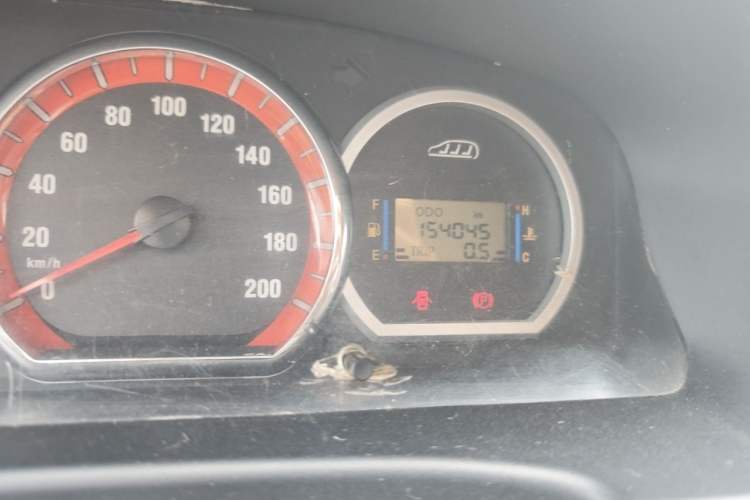 Used FORTHING Lingzhi 2013 M5 Q7 2.0L 7-Seater Long-Wheelbase Comfort Model Odometer Close Up