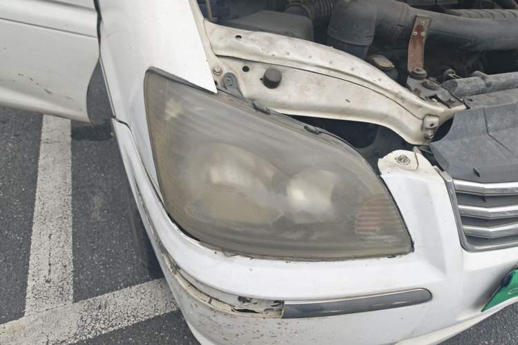 Used FORTHING Lingzhi 2013 M5 Q7 2.0L 7-Seater Long-Wheelbase Comfort Model Right Front Headlight