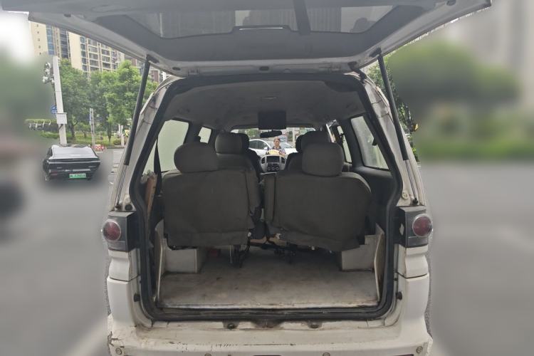 Used FORTHING Lingzhi 2013 M5 Q7 2.0L 7-Seater Long-Wheelbase Comfort Model Trunk