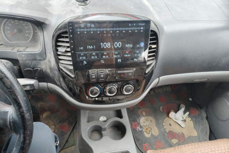 Used FORTHING Lingzhi 2013 V3 1.5L 7-Seater Standard Model II Audio And AC Panel