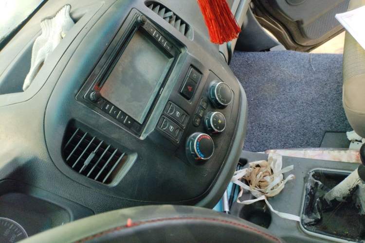 Used FORTHING Lingzhi 2013 M3 1.6L 7-seat Standard Model Audio And AC Panel