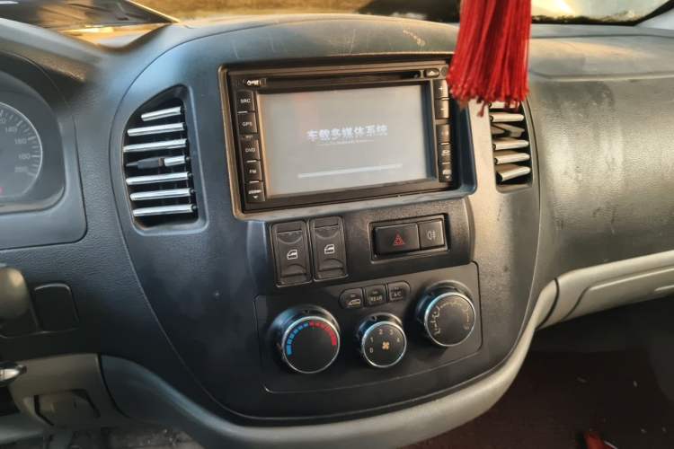 Used FORTHING Lingzhi 2013 V3 1.5L 7-Seater Luxury Model Audio And AC Panel