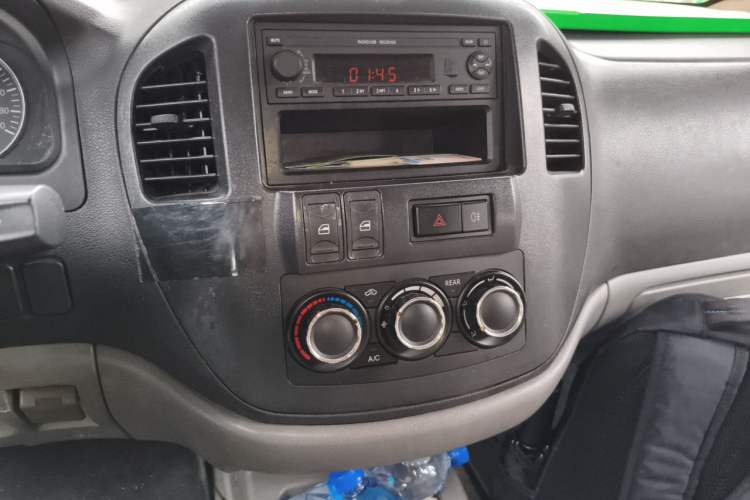 Used FORTHING Lingzhi 2013 V3 1.5L 7-Seater Standard Model II Audio And AC Panel