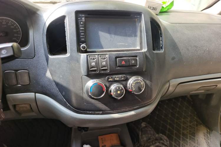 Used FORTHING Lingzhi 2013 V3 1.5L 7-Seater Standard Model II Audio And AC Panel