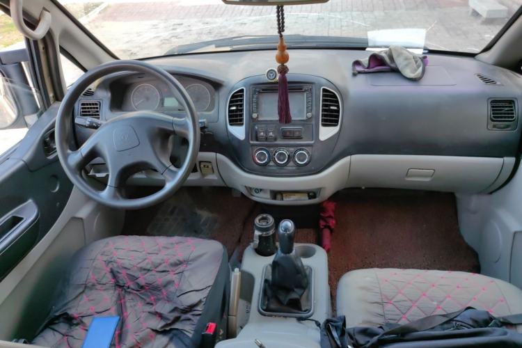 Used FORTHING Lingzhi 2013 V3 1.5L 7-Seater Luxury Model Center Console