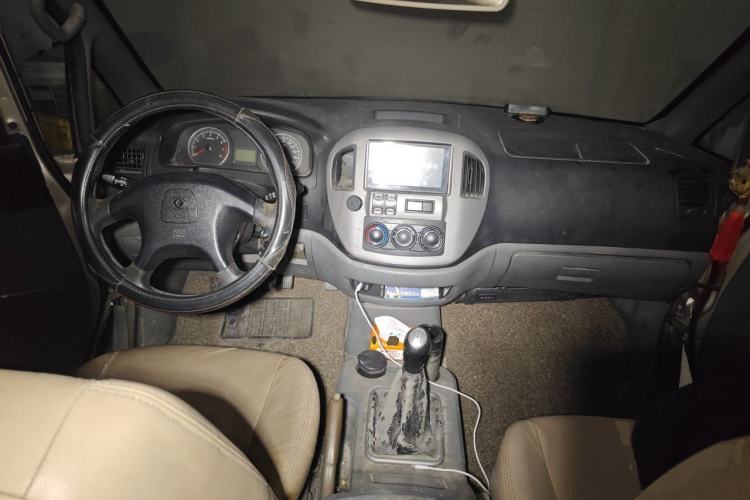 Used FORTHING Lingzhi 2013 M3 1.6L 7-seat Standard Model Center Console