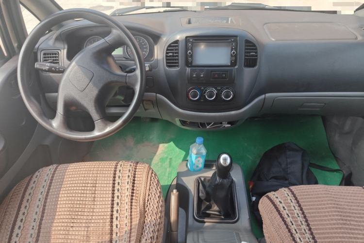 Used FORTHING Lingzhi 2013 M3 1.6L 7-Seater Comfort Model Center Console