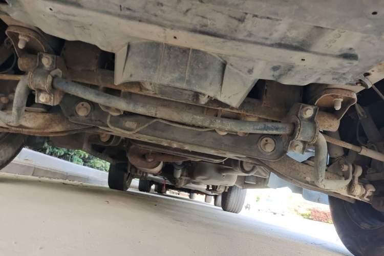 Used FORTHING Lingzhi 2013 M3 1.6L 7-Seater Comfort Model Chassis Front