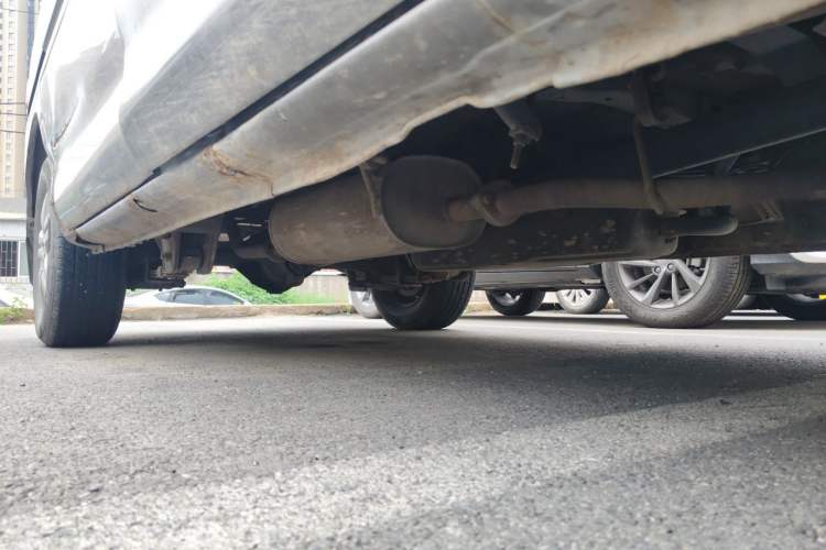 Used FORTHING Lingzhi 2013 V3 1.5L 7-Seater Standard Model II Chassis Front Right