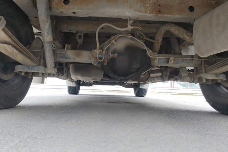 Used FORTHING Lingzhi 2013 V3 1.5L 7-Seater Standard Model II Chassis Rear