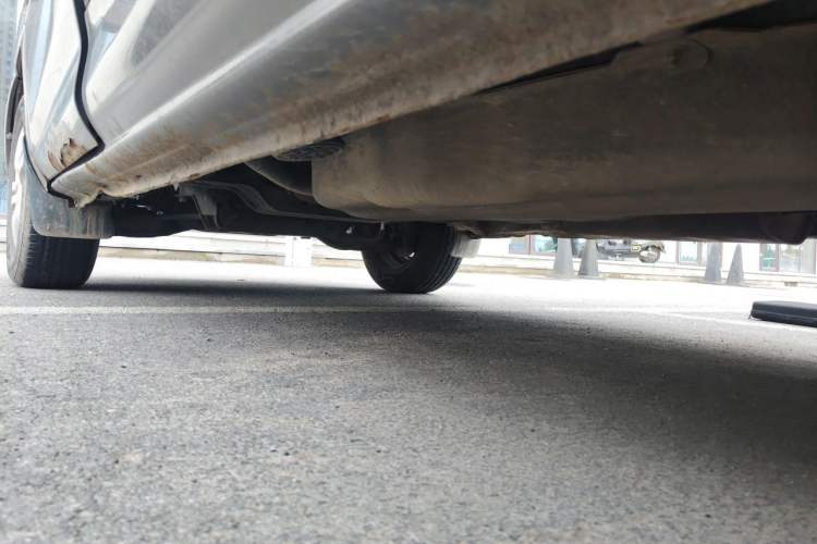 Used FORTHING Lingzhi 2013 V3 1.5L 7-Seater Standard Model II Chassis Rear Left