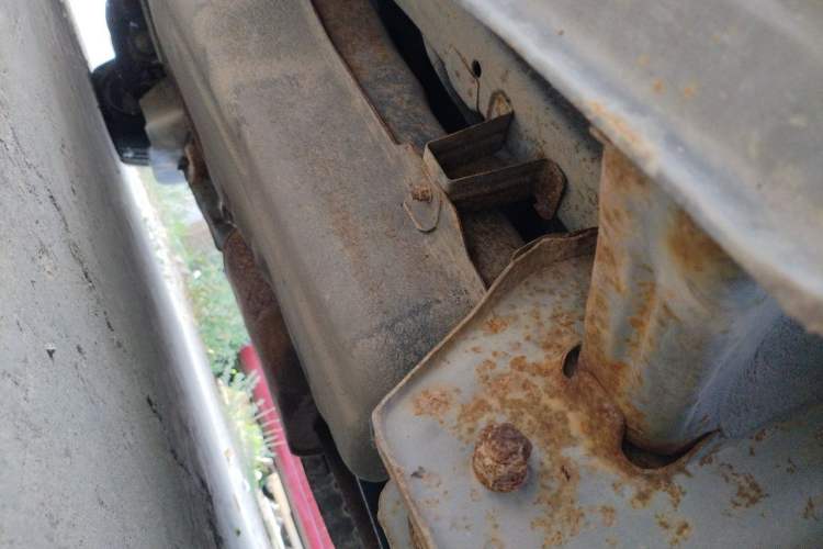 Used FORTHING Lingzhi 2013 M3 1.6L 7-seat Standard Model Chassis Rear Left