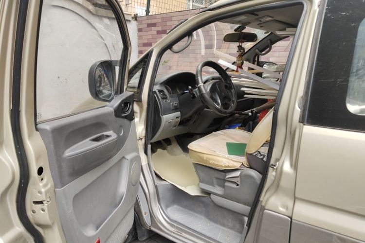 Used FORTHING Lingzhi 2013 M3 1.6L 7-Seater Luxury Model Driver Seat