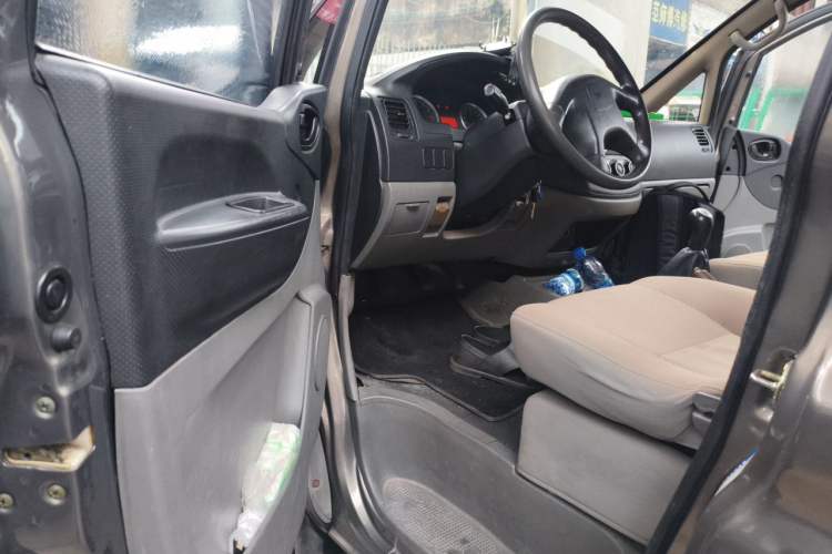 Used FORTHING Lingzhi 2013 V3 1.5L 7-Seater Standard Model II Driver Seat