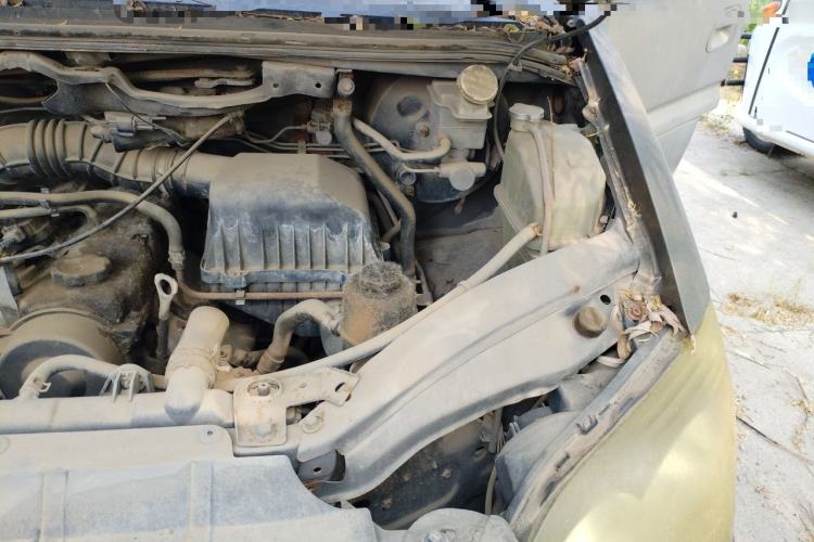 Used FORTHING Lingzhi 2013 M3 1.6L 7-seat Standard Model Engine Bay Left
