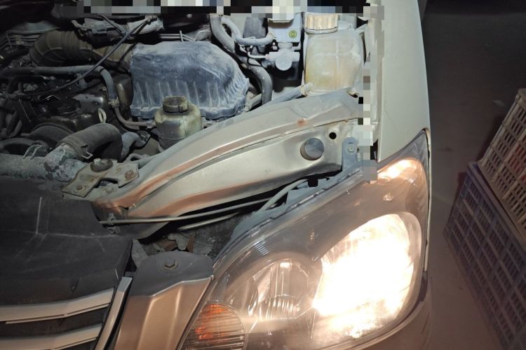 Used FORTHING Lingzhi 2013 M3 1.6L 7-seat Standard Model Engine Bay Left