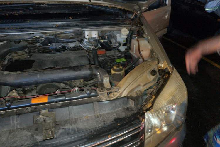 Used FORTHING Lingzhi 2013 M5 Q7 2.0L 7-Seater Long-Wheelbase Comfort Model Engine Bay Left