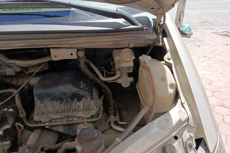 Used FORTHING Lingzhi 2013 M3 1.6L 7-Seater Comfort Model Engine Bay Left