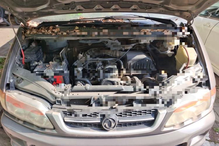 Used FORTHING Lingzhi 2013 V3 1.5L 7-Seater Standard Model II Engine Bay