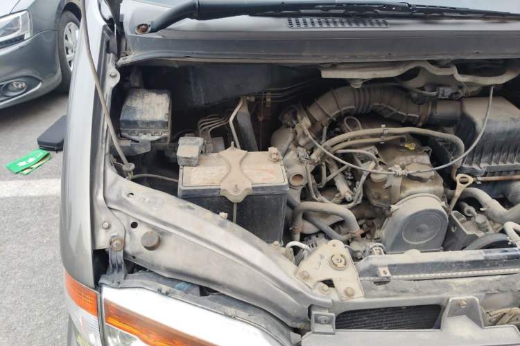 Used FORTHING Lingzhi 2013 V3 1.5L 7-Seater Standard Model II Engine Bay Right
