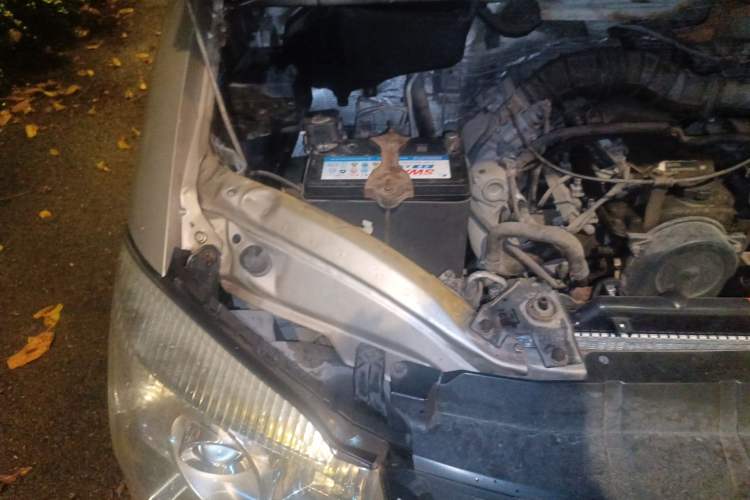 Used FORTHING Lingzhi 2013 M3 1.6L 7-Seater Luxury Model Engine Bay Right