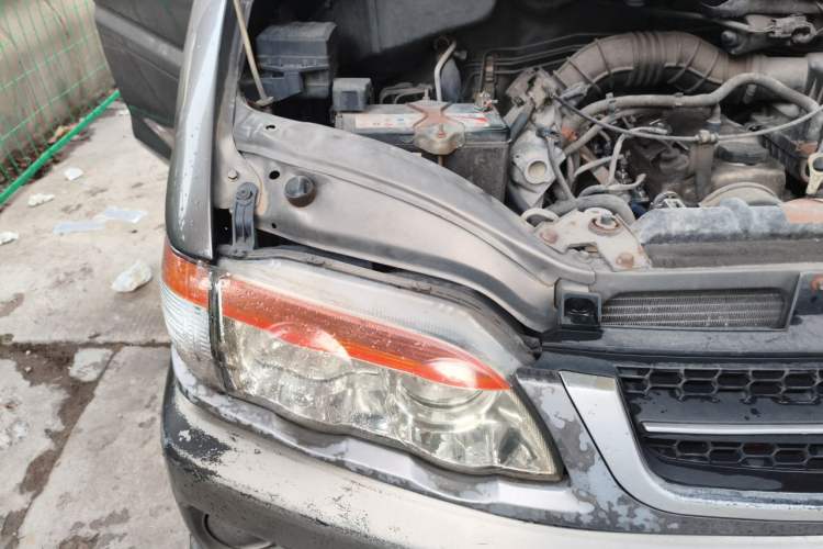 Used FORTHING Lingzhi 2013 V3 1.5L 7-Seater Standard Model II Engine Bay Right