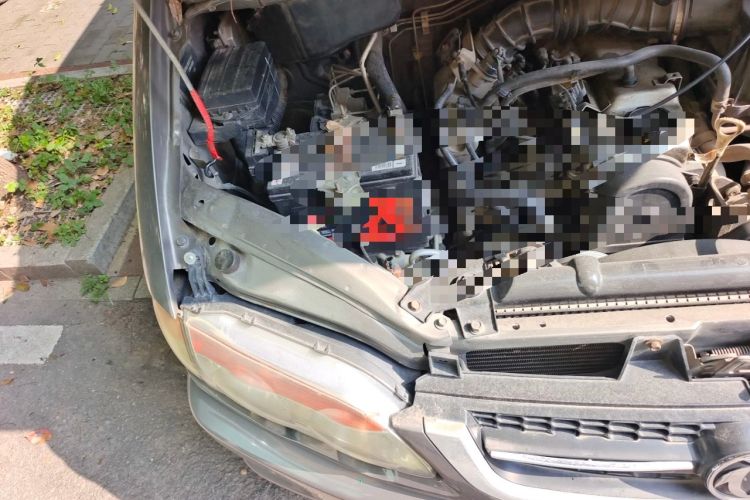 Used FORTHING Lingzhi 2013 V3 1.5L 7-Seater Standard Model II Engine Bay Right