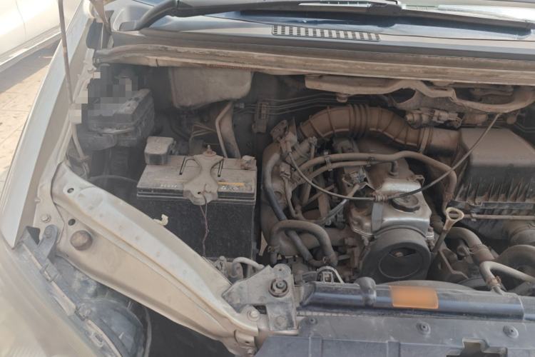 Used FORTHING Lingzhi 2013 M3 1.6L 7-Seater Comfort Model Engine Bay Right